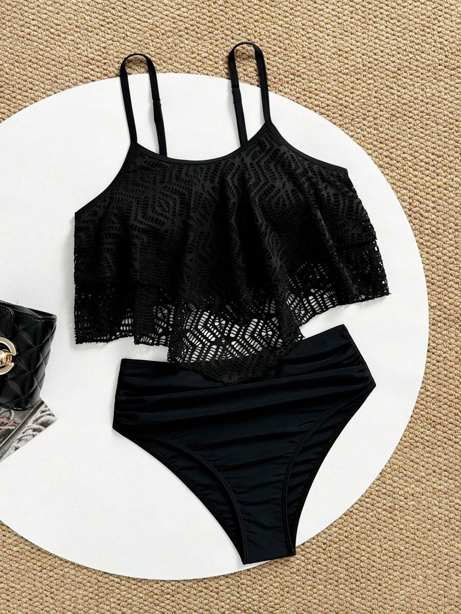 女士沙滩装：细肩带镂空面料褶皱坦基尼两件套泳衣，适合夏季海滩度假