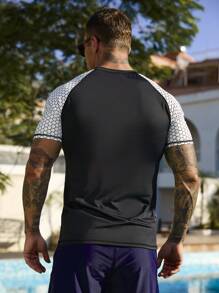 Manfinity Swimmode Men's Geometric Print Raglan Sleeve Short Sleeve Surfing T-Shirt - Black - View 2