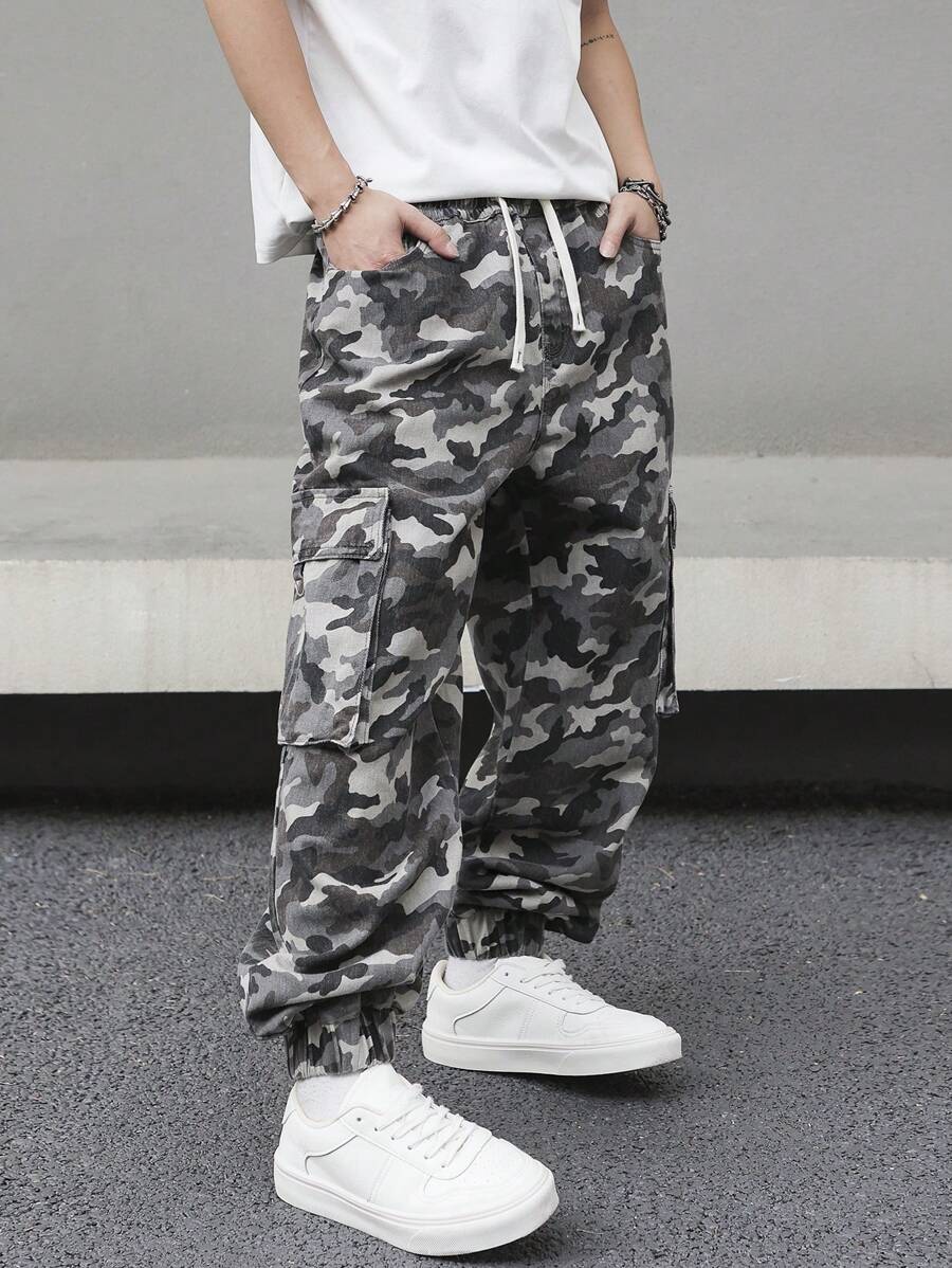 Manfinity Roghcode Men's Loose Fit Camouflage Denim Cargo Pants ...