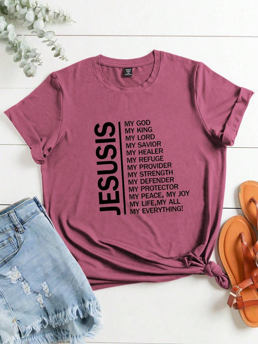 SHEIN LUNE Camiseta de mujer talla grande con estampado de eslogan, "JESÚS ES MI DIOS, MI REY, MI SEÑOR, MI SALVADOR, MI SANADOR, MI REFUGIO, MI PROVEEDOR, MI FUERZA, MI DEFENSOR, MI PROTECTOR, MI PAZ, MI ALEGRÍA, MI VIDA, MI TODO" - Rosa - Ver 1