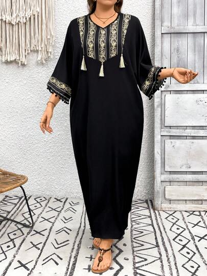 SHEIN LUNE PLUS SIZE WOMEN Patchwork Floral Fleece Edged Dress, Countryside Style, Unique Print Combination, Lace Detailing, Lightweight And Comfortable, Festival,Summer Outfits For Women, Modesty Clothes Women Summer Boho Old Money Summer Outfits For Women Spring Break Rave Outfits Festival Spring Break Outfits,Beach Dress Sundress,Holiday Outfits