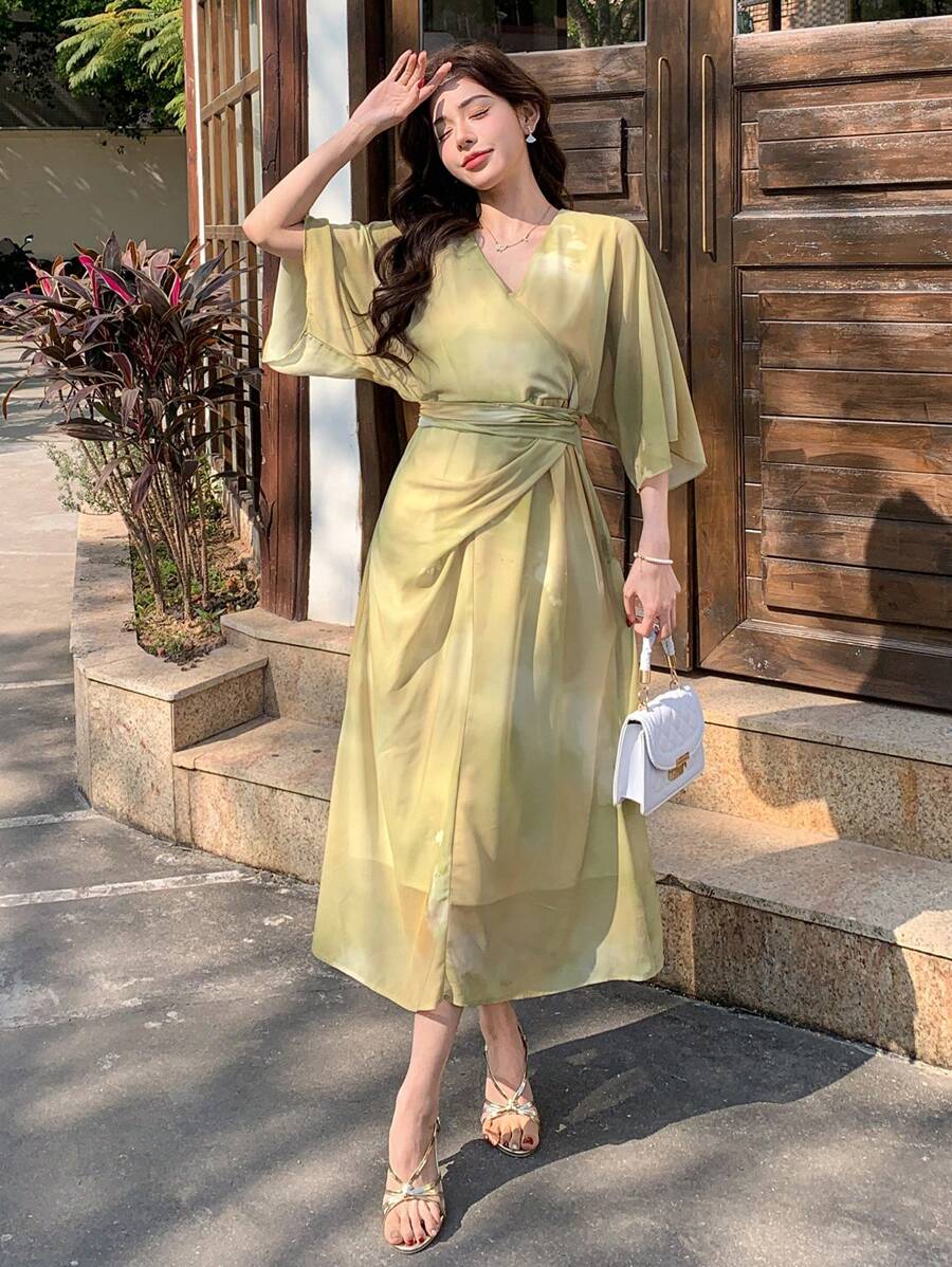 DAZY 一件装女士V领系带中长连衣裙，通体印花，适合度假穿着，复活节女装 - 綠色 - 查看 1