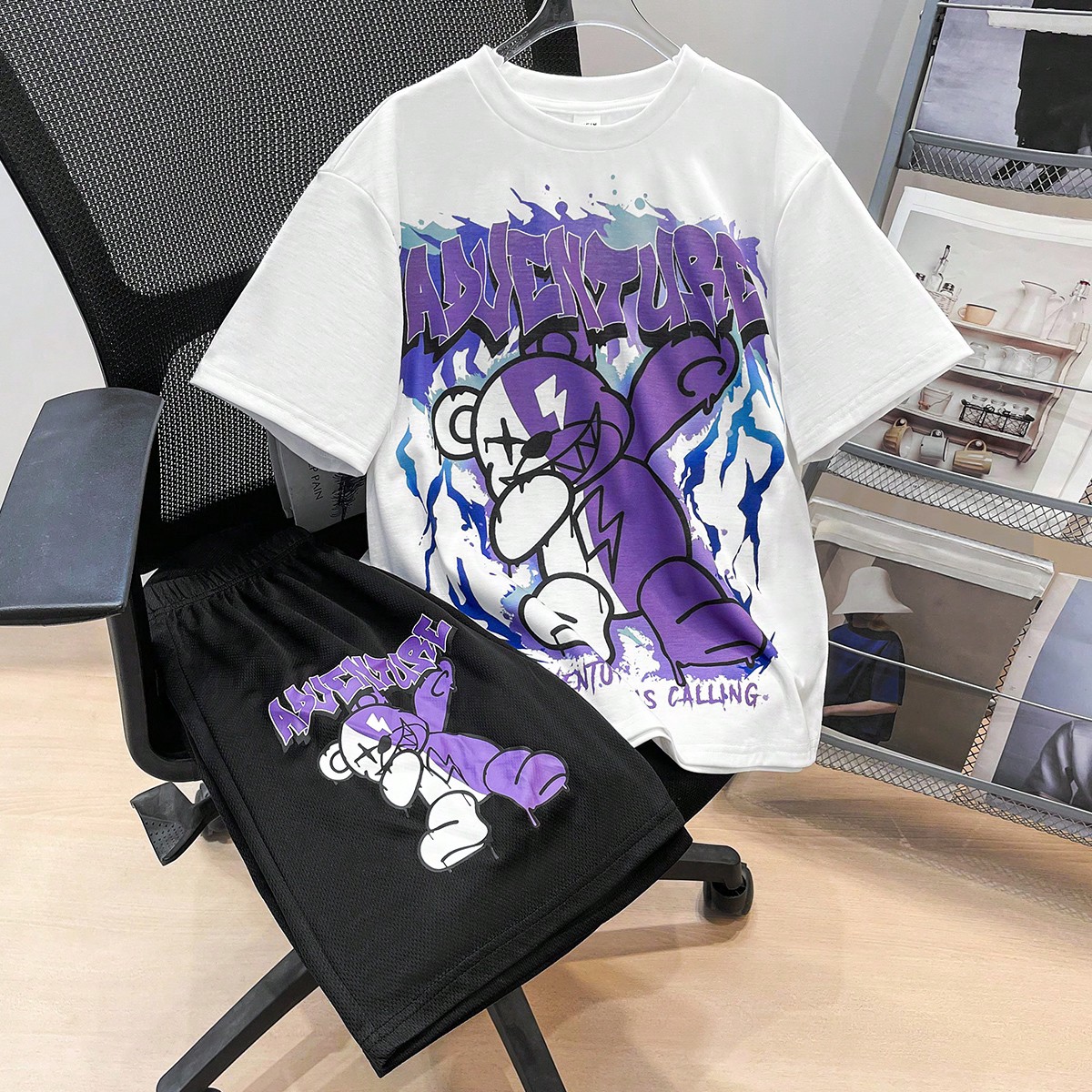 Set de 2 piezas con camiseta de manga corta con cuello redondo y pantalones con estampado de oso y letras en estilo graffiti casual para niño preadol