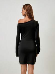 Chiquease 黑色蝴蝶结不对称领口长袖女式迷你连衣裙 - 黑色 - 查看 2