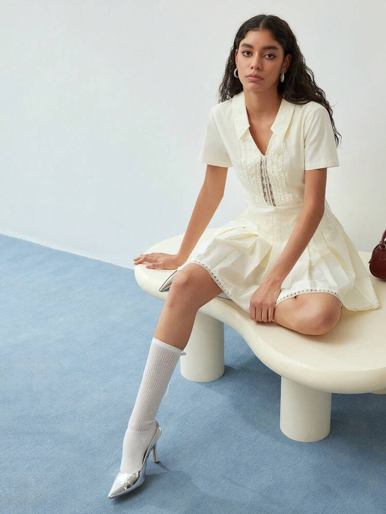 MOTF STUDIO CONTRAST LACE PLEATED DRESS