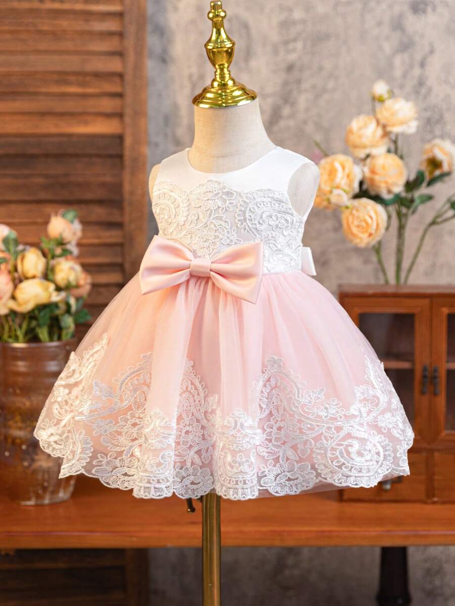 Glamorique Kids 女婴缎面网眼刺绣荷叶边粉色连衣裙、派对礼服和新年礼服、婴儿洗礼长袍，带蝴蝶结 - 彩色 - 查看 1