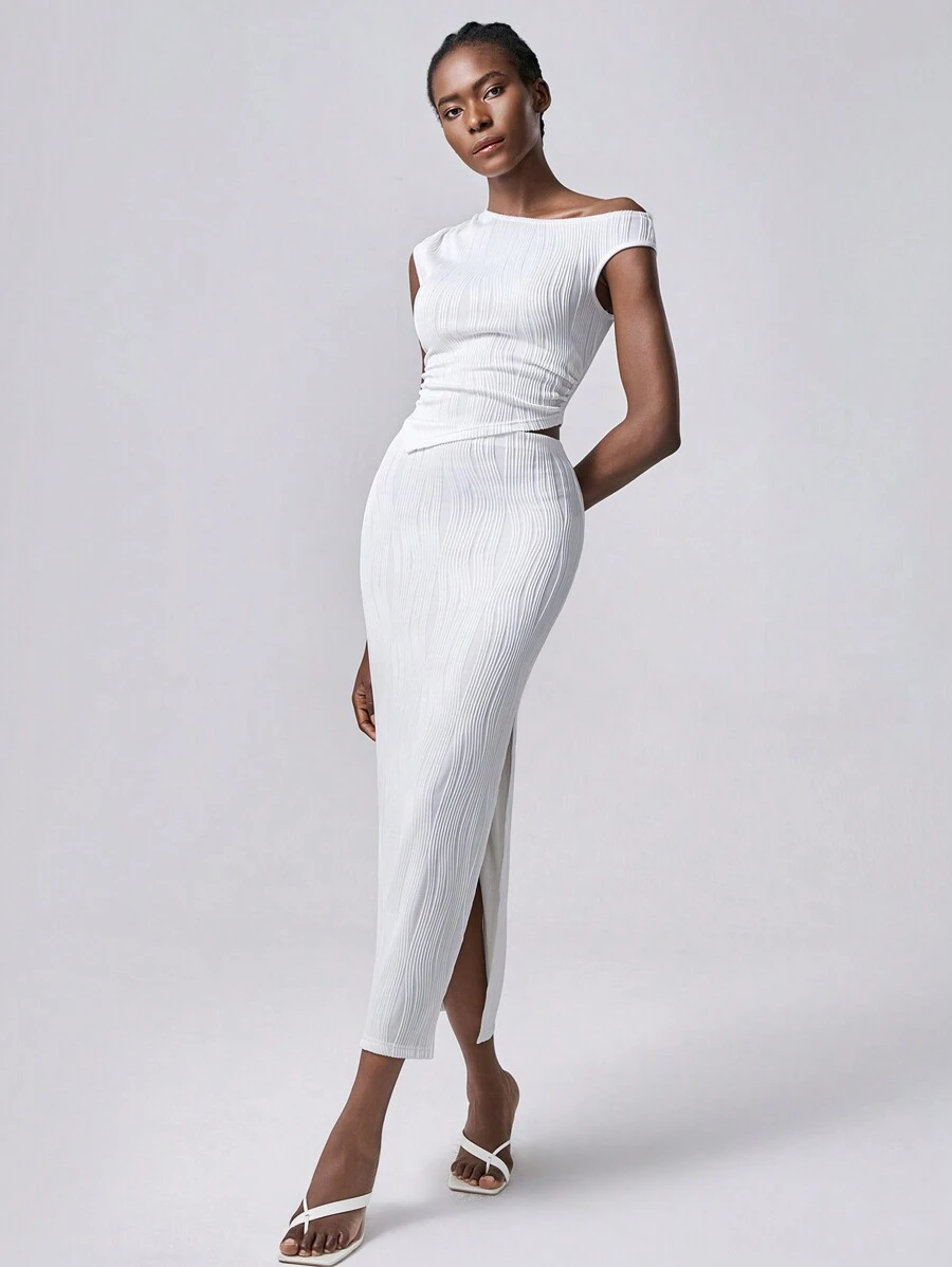 Chiquease 2 件不对称下摆 T 恤和直筒 A 字裙套装，时尚纹理面料 - 白色 - 查看 1