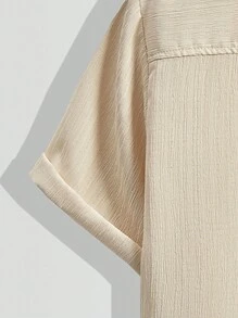 SHEIN Ensemble de chemise à manches courtes ample et short en tissu à texture tissé pour les vacances, tenue décontractée quotidienne pour adolescents garçons
