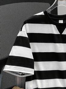 SHEIN 2 件套青少年男童休闲条纹弹力圆领短袖 T 恤和工装短裤套装，适合通勤、上学、日常休闲装、运动、春夏 - 黑色 - 查看 4