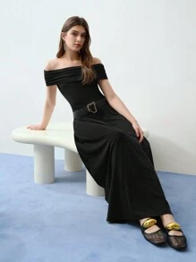 MOTF STUDIO VESTIDO MIDI DE MUJER CON UN HOMBRO DESCUBIERTO Y HEBILLA DE METAL - Negro - Ver 2