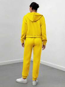 SHEIN Essnce Conjunto de mujer con chaqueta con capucha con cremallera lisa, top de tirantes y pantalones tipo harén - Amarillo - Ver 2