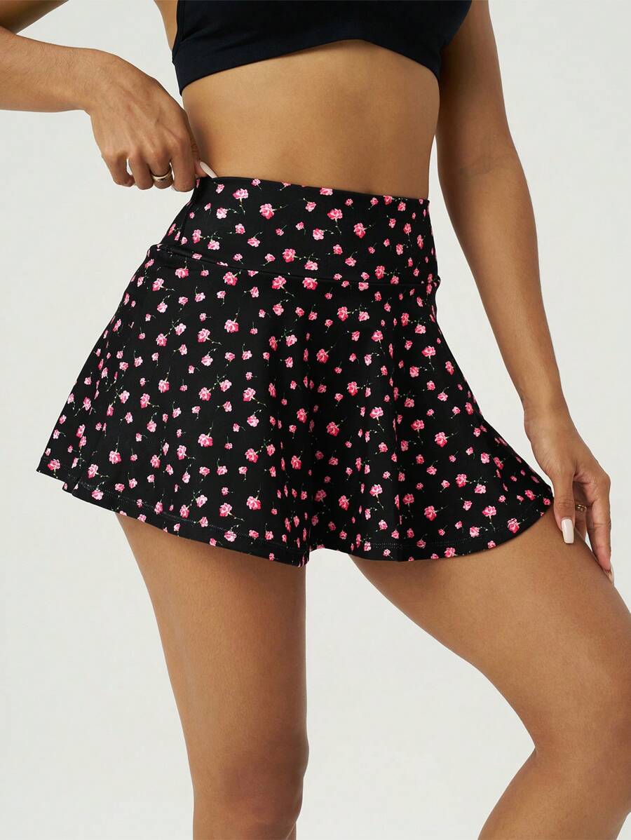 Gameset SHEIN Sport Shorts con falda de cintura alta con estampado floral en forma de corazones pequeños para el Día de San Valentín