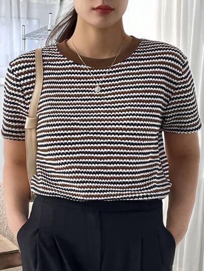 Dazy Petite Plus Camiseta de manga corta con bloqueo de color y rayas, talla grande, primavera/verano