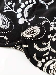 Young Boy 银色印花西装外套，纯色裤子