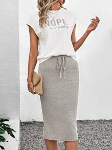 SHEIN PETITE CURVE 2 件加大码短袖圆领 T 恤和 A 字裙套装，夏季时尚 - 米色 - 查看 3