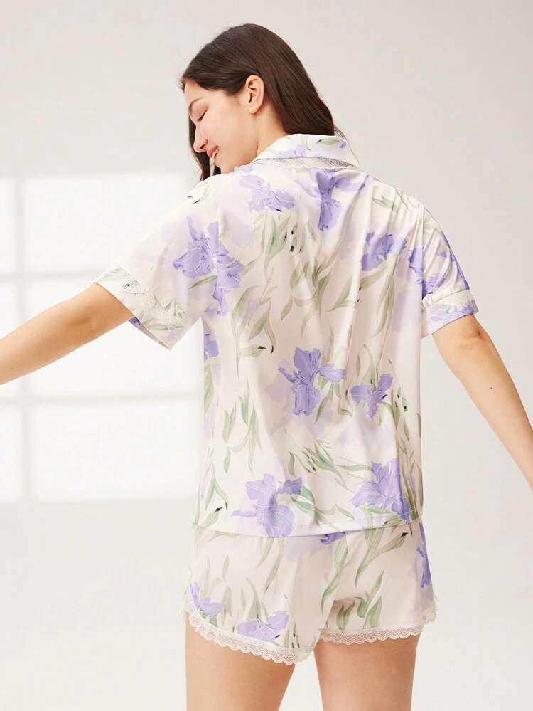 Ensemble de pyjama en satin soyeux avec imprimé floral et garniture en dentelle, Top et short. Pantalon aérien avec poches. Ensemble de loungewear pour femmes, idéal pour le printemps et l'été