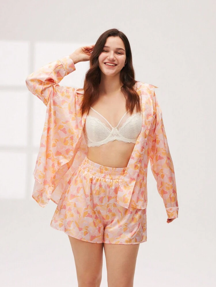 Ensemble de pyjama d'intérieur en satin brillant avec imprimé floral, garniture contrastante et short. Ensemble de lounge aérien pour femmes, lingerie