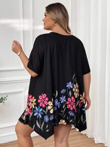 SHEIN CURVE+ Plus Size Zwart Gepositioneerd Grafisch T-shirt, Faux Borduurwerk, Zomer Resortkleding
