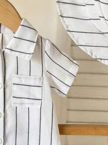 SHEIN 2 stuks peuter baby jongens casual vakantie gestreepte kraag knoop zak romper & hoed set, geschikt voor dagelijks gebruik, vakantie, sport (3M-24M)