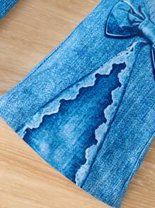 SHEIN مجموعة من 2 قطعة تي شيرت كاجوال جميلة بطبعة فراشة ذات رقبة دائرية وبنطلون جينز مطبع بتأثير الجينز المتسع، مناسب للربيع/الصيف