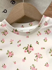 SHEIN Leap Crew 2 件装年轻女孩花卉卡通印花短袖 T 恤和裤子家居服套装，贴身合身，适合春夏季 - 彩色 - 查看 4