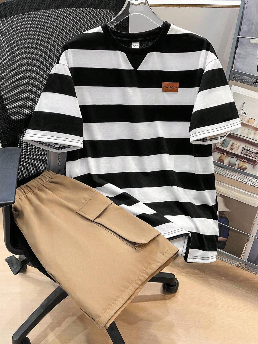 SHEIN 2 件套青少年男童休闲条纹弹力圆领短袖 T 恤和工装短裤套装,适合通勤、上学、日常休闲装、运动、春夏 - 黑色 - 查看 1