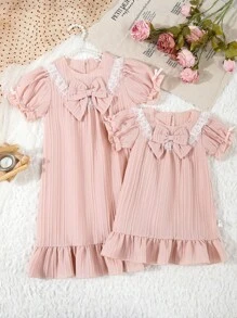 女婴粉色休闲优雅蕾丝肩带、前部蝴蝶结、泡泡袖过膝睡袍家居服 - 粉色 - 查看 1