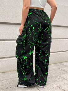 SHEIN EZwear Plus Size Street Graffiti Printed Cargo Pants - Multicolor - View 2