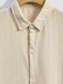 SHEIN Ensemble de chemise à manches courtes ample et short en tissu à texture tissé pour les vacances, tenue décontractée quotidienne pour adolescents garçons