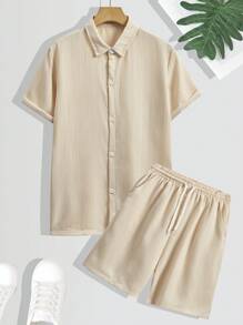 SHEIN Ensemble de chemise à manches courtes ample et short en tissu à texture tissé pour les vacances, tenue décontractée quotidienne pour adolescents garçons