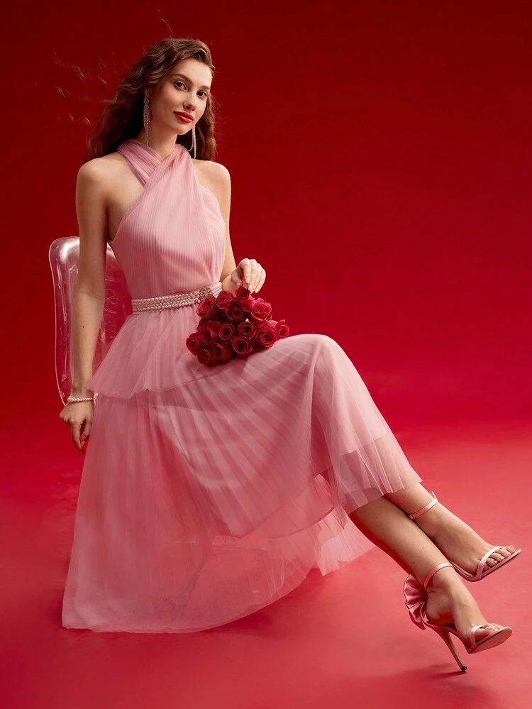 VESTIDO PLISSADO FLUIDO DE GOLA HALTER DE TELA