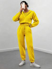 SHEIN Essnce Conjunto de mujer con chaqueta con capucha con cremallera lisa, top de tirantes y pantalones tipo harén - Amarillo - Ver 3