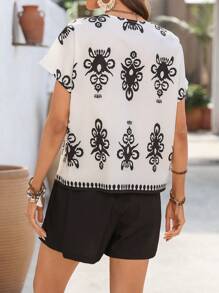 EMERY ROSE 2pcs Women Vacation Casual Contrast Color Print Short Sleeve & Shorts Set