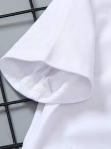 SHEIN 年轻男孩街头风格短袖圆领T恤，酷炫工作服拼布背心，宽松短裤3件套，舒适时尚春夏卡其色年轻男孩套装绿色年轻男孩套装