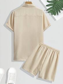 SHEIN Ensemble de chemise à manches courtes ample et short en tissu à texture tissé pour les vacances, tenue décontractée quotidienne pour adolescents garçons