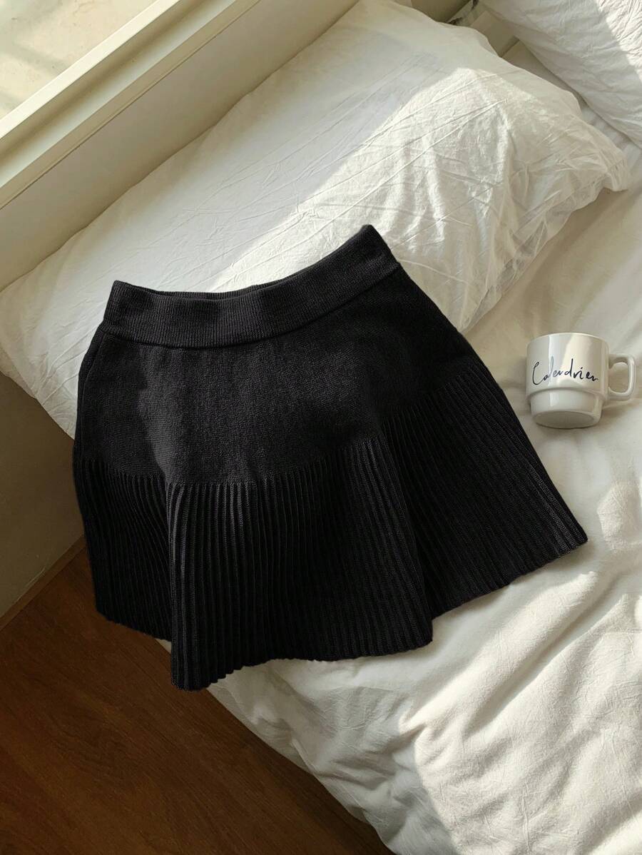 Comfortcana Women's Solid Color Elastic Waist Casual Short Knit Black Skirt In Fall/Winter - Black - View 1