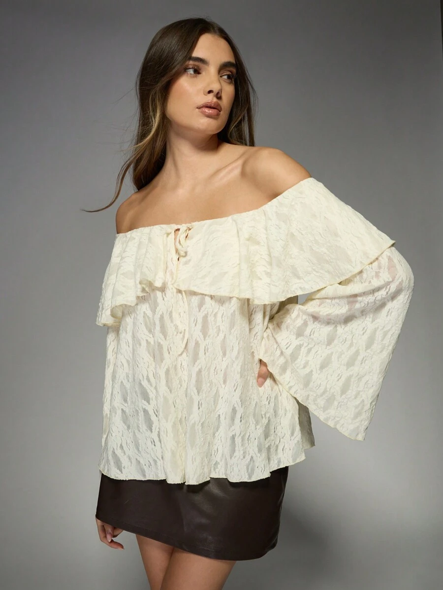 MISSGUIDED Spitzen-Bardot-Oberteil mit Off-Shoulder Ausschnitt und Glockenärmeln, zweischichtiges Rüschendesign, perfekt für Boho-Hochzeitsgäste, Strandurlaub, Sommerfestival