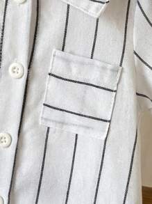 SHEIN 2 stuks peuter baby jongens casual vakantie gestreepte kraag knoop zak romper & hoed set, geschikt voor dagelijks gebruik, vakantie, sport (3M-24M)
