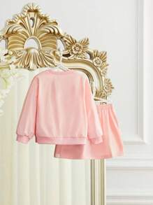 SHEIN Conjunto tejido casual con parches de encaje lindo para niña, color rosa, apropiado para actividades al aire libre, asistir a fiestas - Rosa - Ver 2