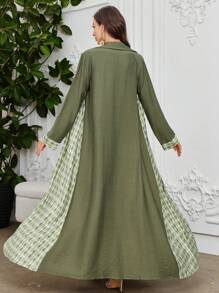 Al Najma Bata larga y suelta con estampado verde de patchwork, solapa y cinturón ajustable para mujer