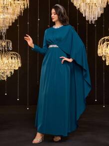 Modelyn Robe aux détails de ceinture à perles élégante avec col rond en strass, asymétrique, en fausse fourrure, pour le printemps et la Saint-Valentin