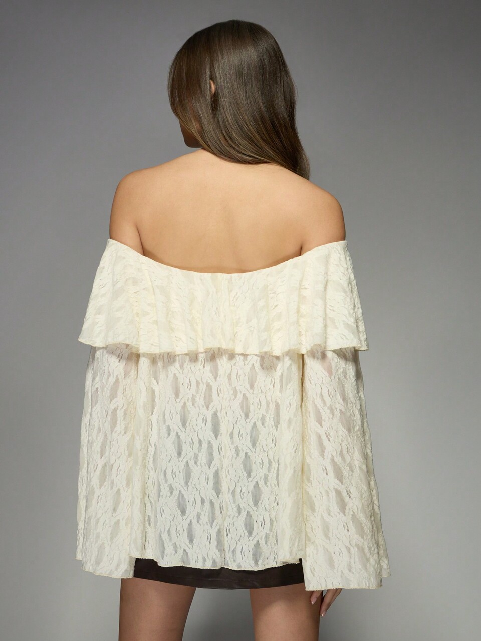 MISSGUIDED Top Ombro a Ombro de Renda com Mangas Sino, Design de Babado de Camada Dupla, Perfeita para Convidada de Casamento Boho, Férias na Praia, Verão e Festivais