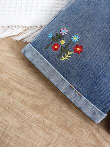 SHEIN Young Girl Casual Blue Washed Loose Ditsy Floral Print Denim Shorts With Rolled Hem Design, Minimalist & Versatile - Medium Wash - View 3