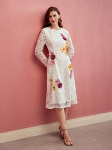 MOTF PREMIUM VESTIDO MIDI DE ENCAJE CON PARCHES FLORALES HECHO A MANO - Blanco - Ver 3