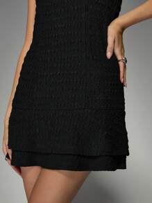 MISSGUIDED Vestido corto sin mangas con textura y bajo con volantes escalonados, vestido negro sofisticado para fiestas, cocteles y ocasiones especiales como citas nocturnas