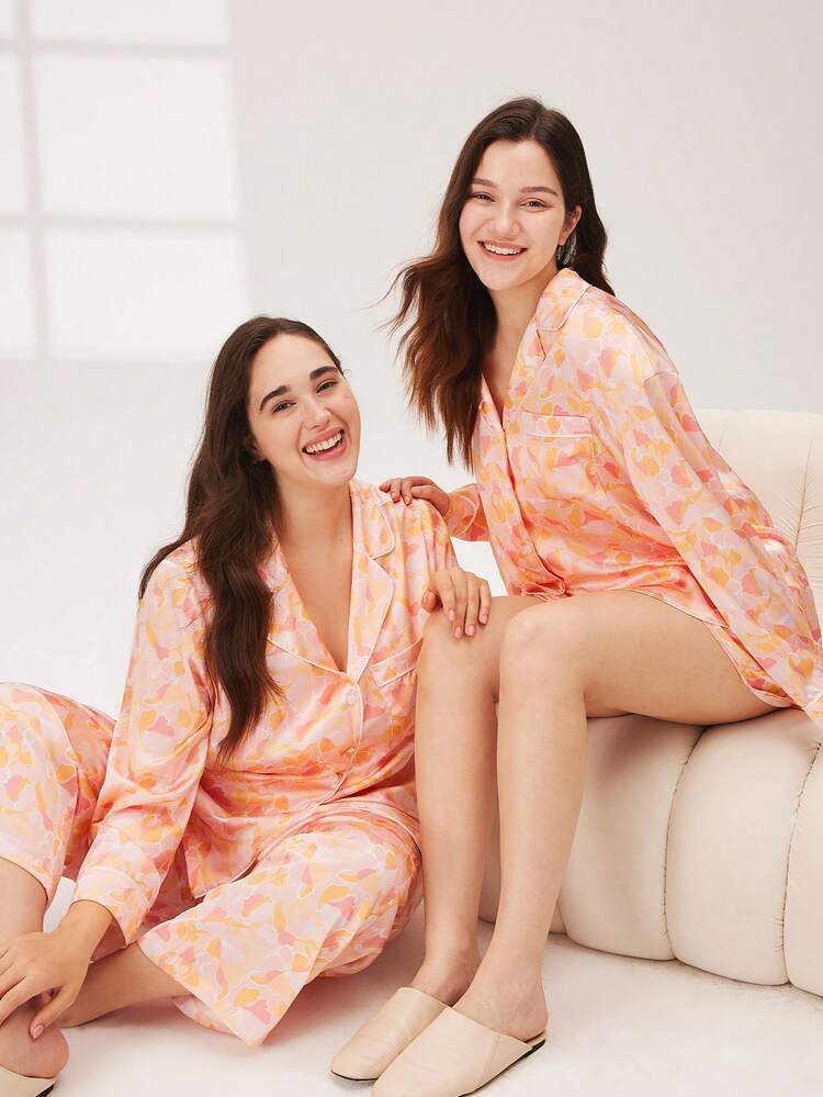Ensemble de pyjama d'intérieur en satin brillant avec imprimé floral, garniture contrastante et short. Ensemble de lounge aérien pour femmes, lingerie