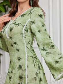 Al Najma 蕾丝拼布花卉印花束腰阿拉伯风格连衣裙