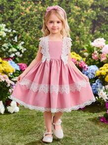 SHEIN Robe à encolure carrée de style princesse adorable pour jeune fille avec garniture de dentelle, décoration de nœud papillon et set de serre-tête assorti - Rose bonbon - Voir 2