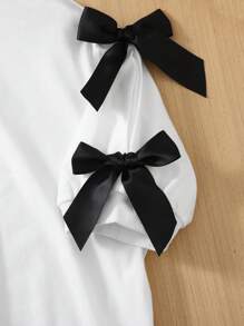 SHEIN Áo thun cổ tròn tay lửng dệt kim màu trắng rộng rãi cho bé gái tuổi teen có nơ trang trí, màu tương phản dễ thương thường ngày, phù hợp cho mùa xuân và mùa hè - Đen và trắng - Xem 5