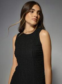 MISSGUIDED Vestido corto sin mangas con textura y bajo con volantes escalonados, vestido negro sofisticado para fiestas, cocteles y ocasiones especiales como citas nocturnas